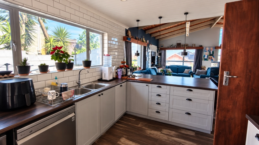 3 Bedroom Property for Sale in Avondale Western Cape